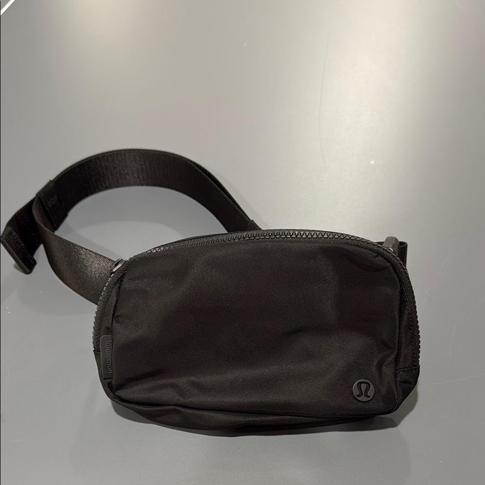 New Authentic Lululemon athletica Black Belt Bag